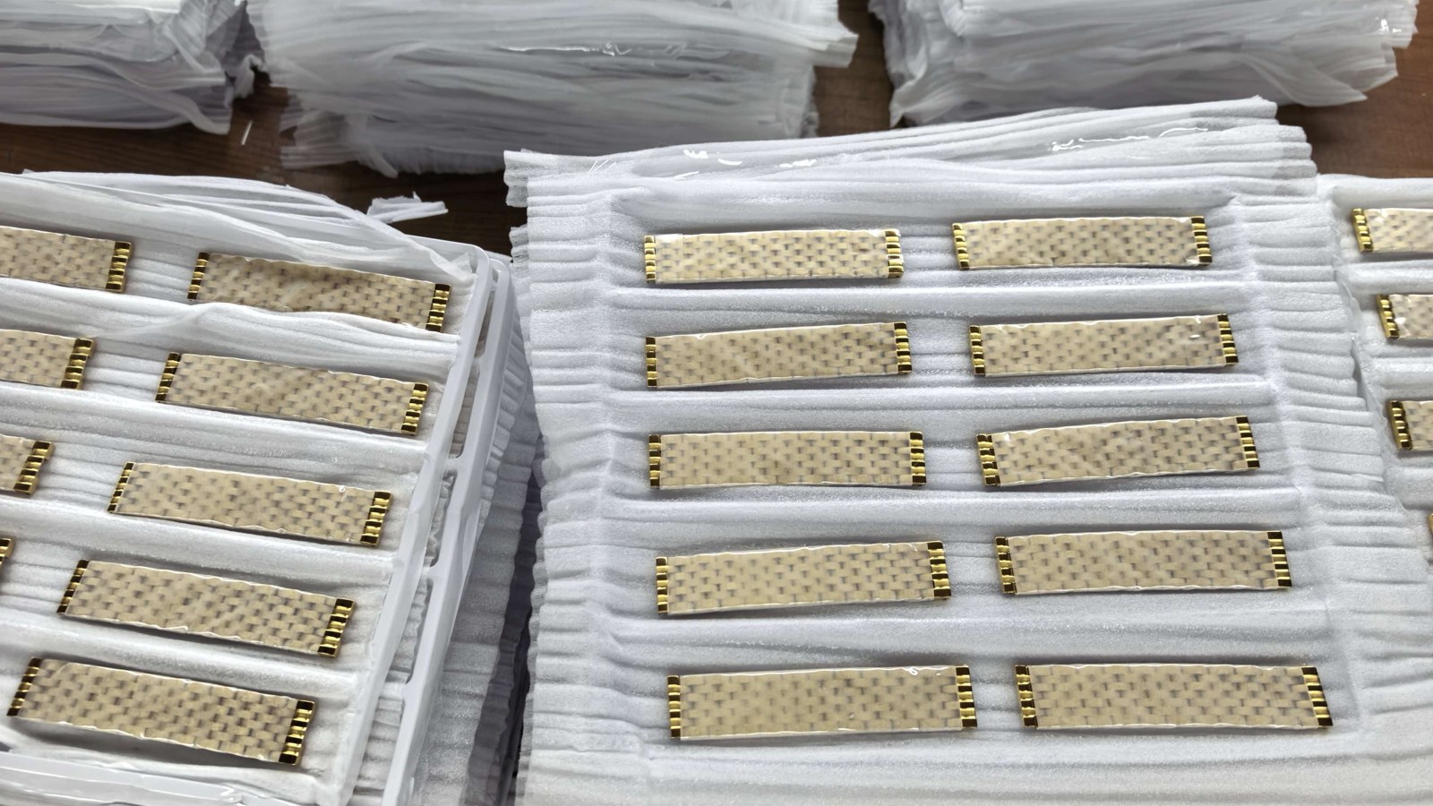 Stainless steel watch band production and packing workshop